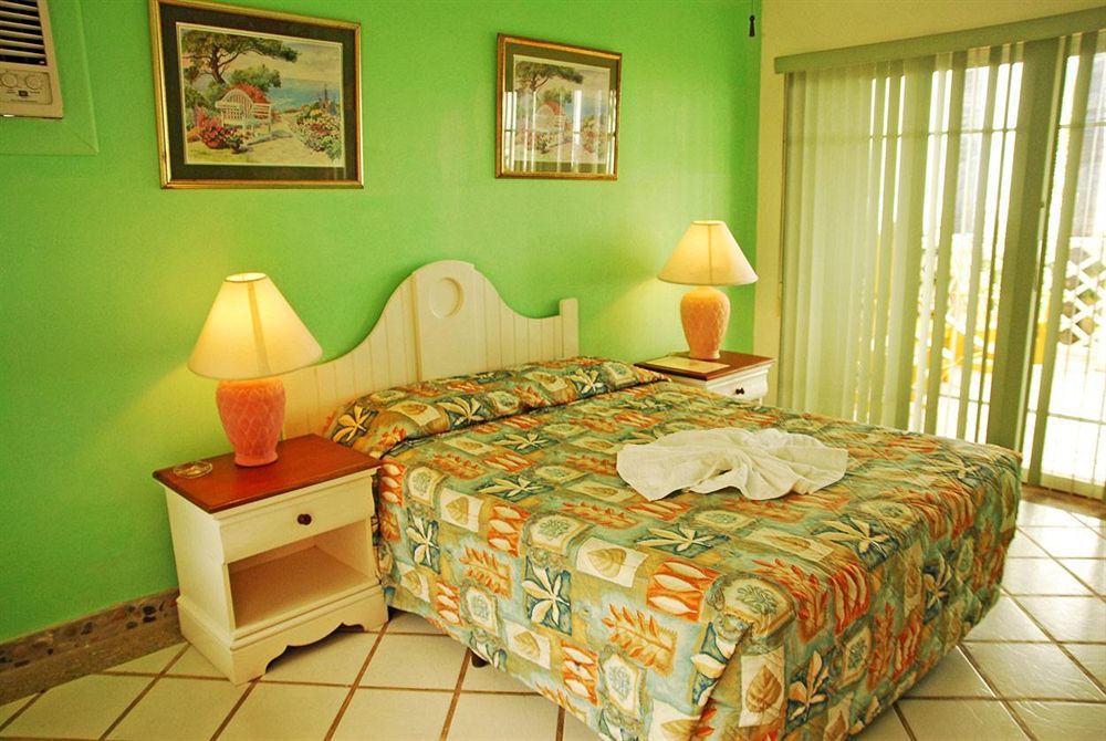 Hotel Vistamar Beachfront Resort & Conference Center Pochomil Kültér fotó